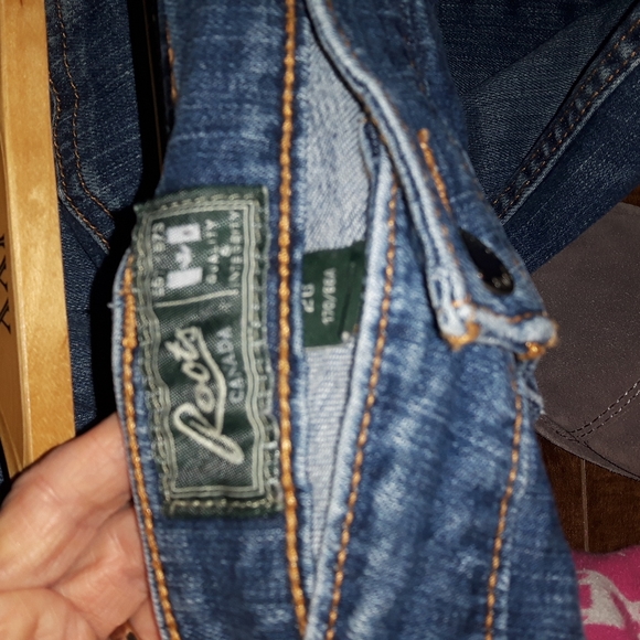 Roots size28 jeans. Small snag in crotch but not a hole. Price reflects this - Picture 2 of 3